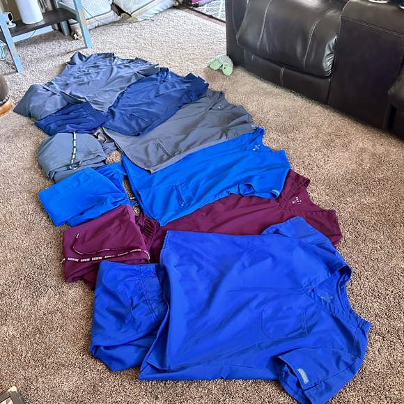 6 sets of size large tall scrubs - Picture 2 of 4